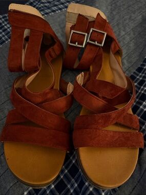 Universal Thread Rust Suede Cross-Strap Buckle Sandals